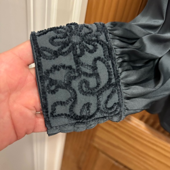 Chico’s Satin Chenille Smocked Blouse Size 2 (12) - Picture 3 of 7